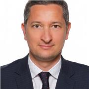 Docente di Matematica impartisce lezioni per gli studenti delle scuole elementari, medie e superiori